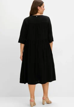 Weit schwingendes Kleid mit Häkelspitze