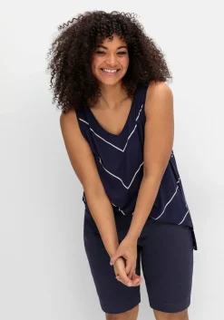 Weite Bermudas in Chino-Optik