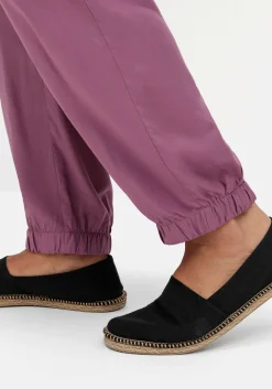 Weite, fließende Hose mit Bündchen am Saum