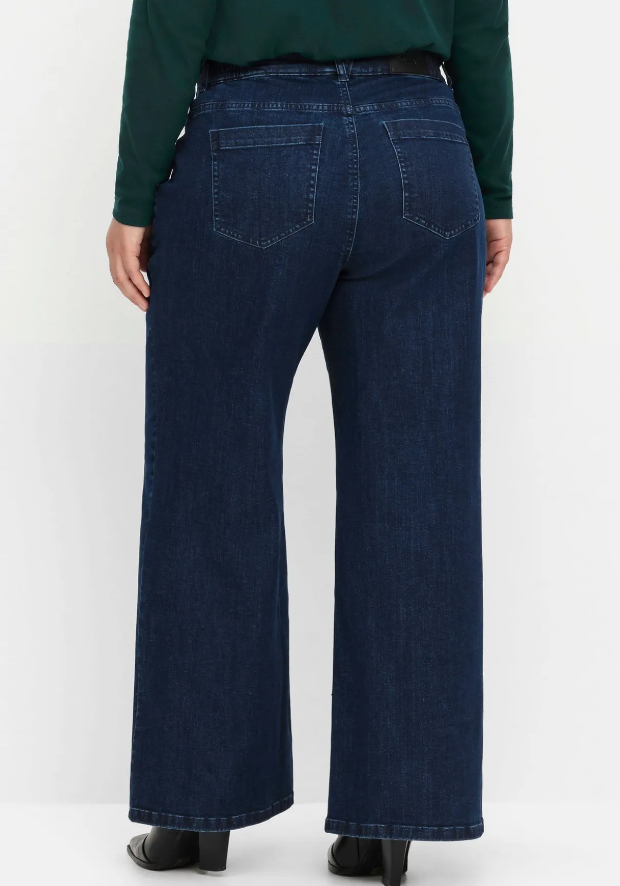 Weite High-Waist-Jeans im Curvy-Schnitt ELLA