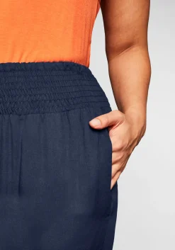 Weite Hose mit Smokbund und Taschen