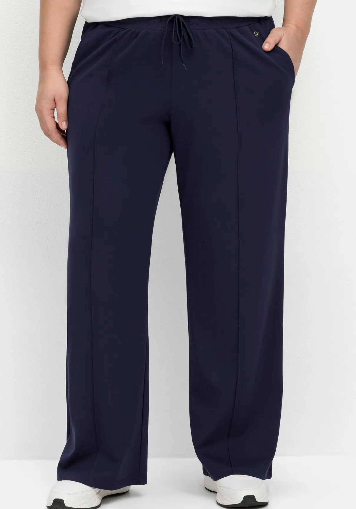 Weite Sporthose mit Teilungsnaht vorn