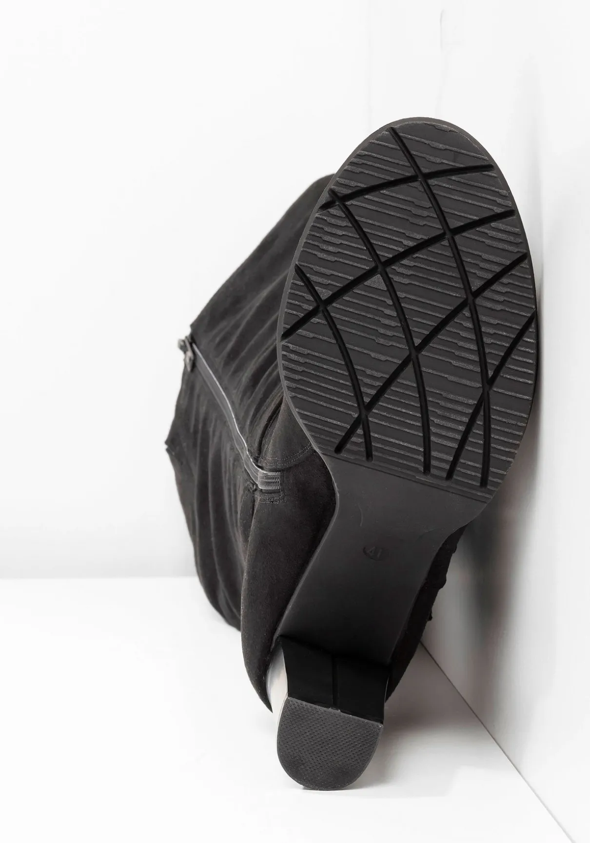 Weitschaftstiefel in Velourslederoptik, mit Schnallenband