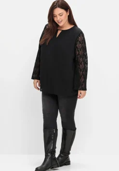 Weitschaftstiefel mit Zierschnalle, im Materialmix