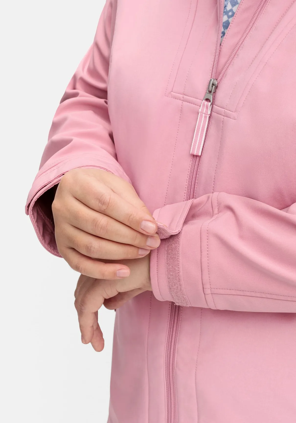 Wind- und wasserabweisende Softshelljacke